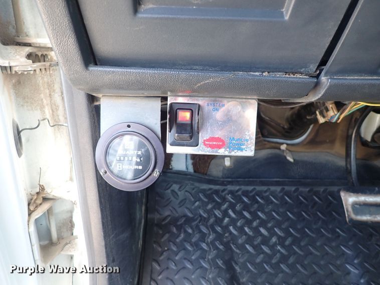 image for item DF5054 1997 Chevrolet C7500  bucket truck