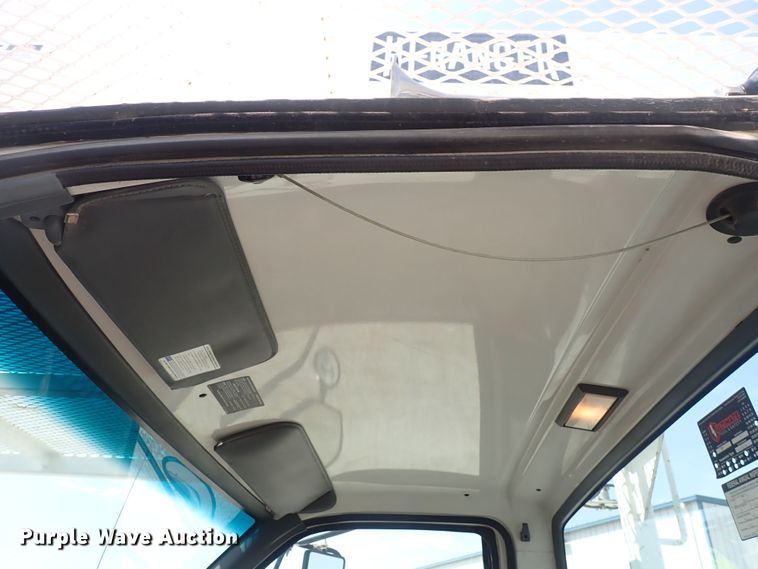 image for item DF5054 1997 Chevrolet C7500  bucket truck