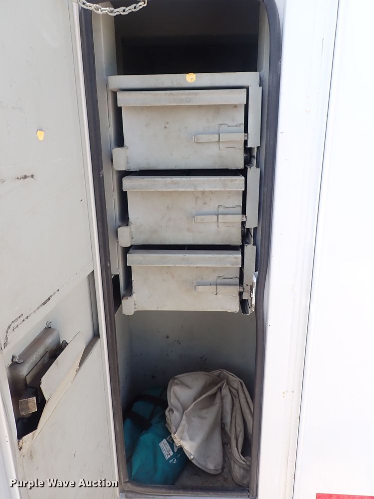 image for item DF5054 1997 Chevrolet C7500  bucket truck