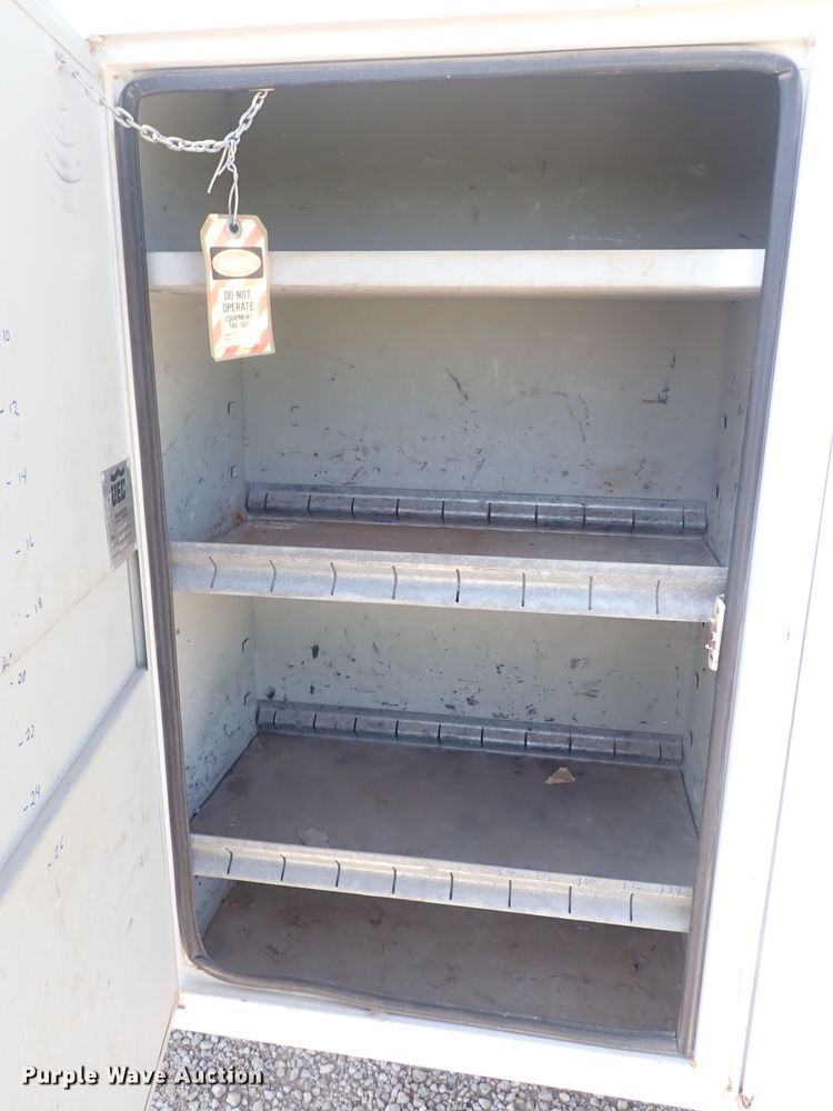 image for item DF5054 1997 Chevrolet C7500  bucket truck