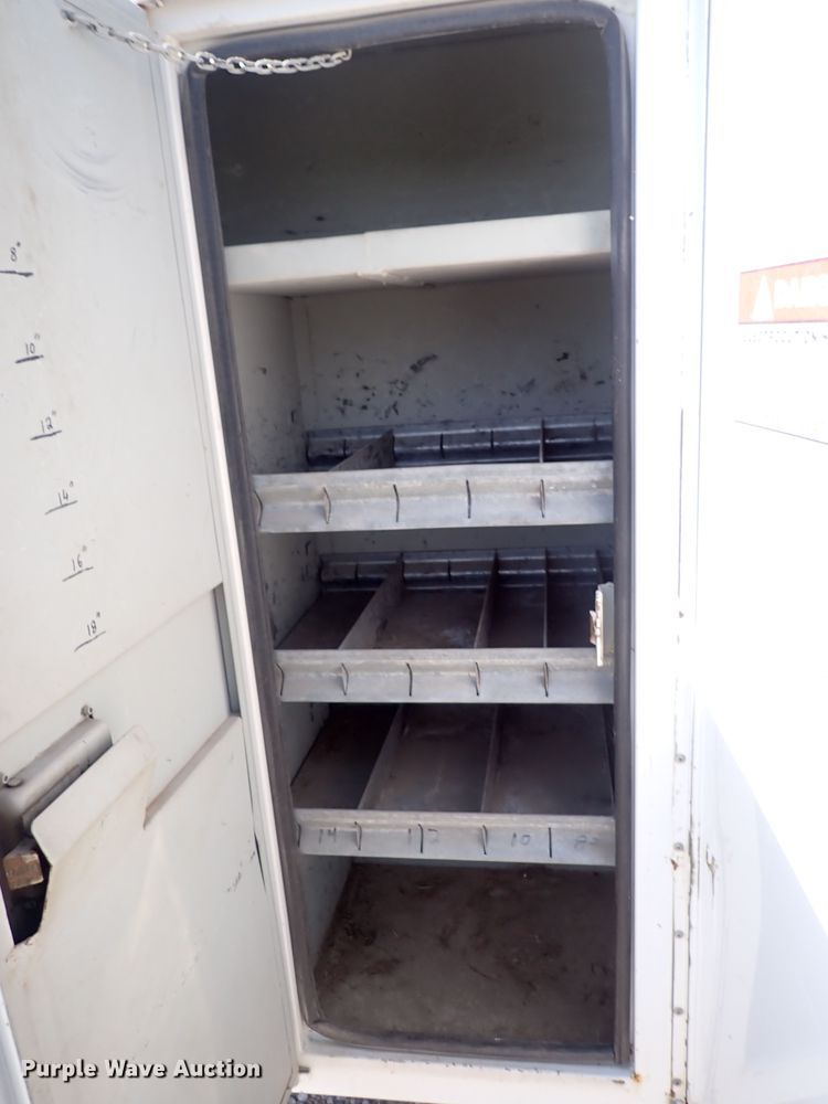 image for item DF5054 1997 Chevrolet C7500  bucket truck