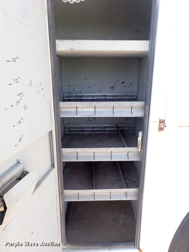 image for item DF5054 1997 Chevrolet C7500  bucket truck