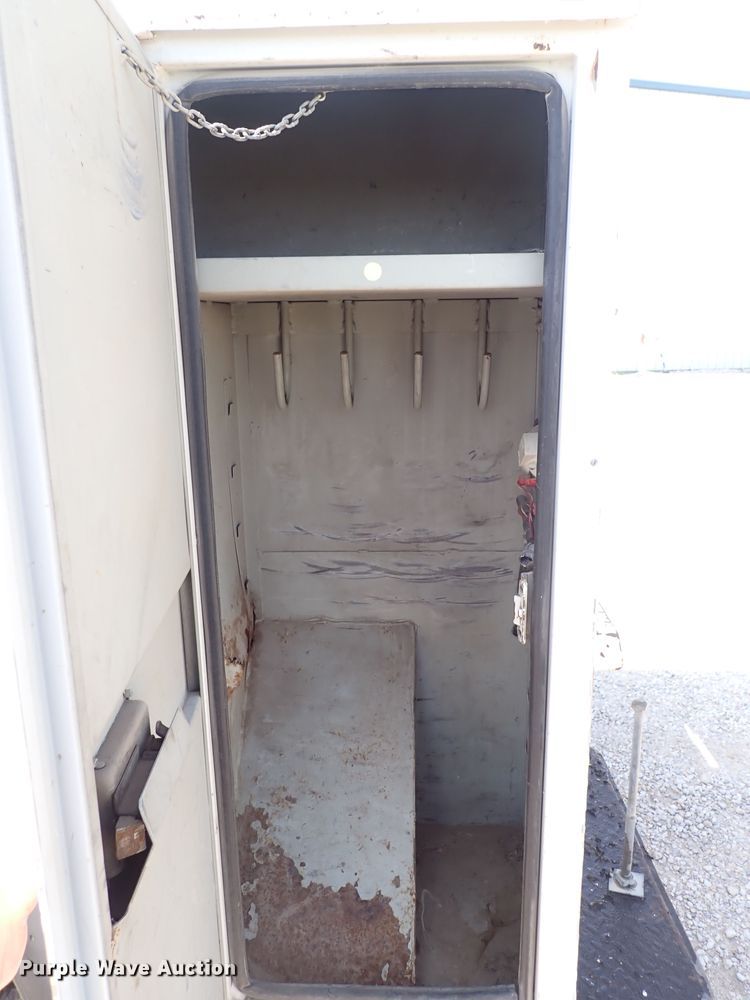 image for item DF5054 1997 Chevrolet C7500  bucket truck