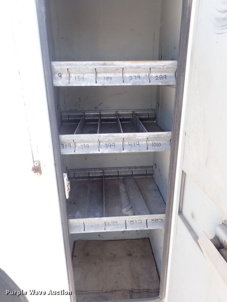 image for item DF5054 1997 Chevrolet C7500  bucket truck