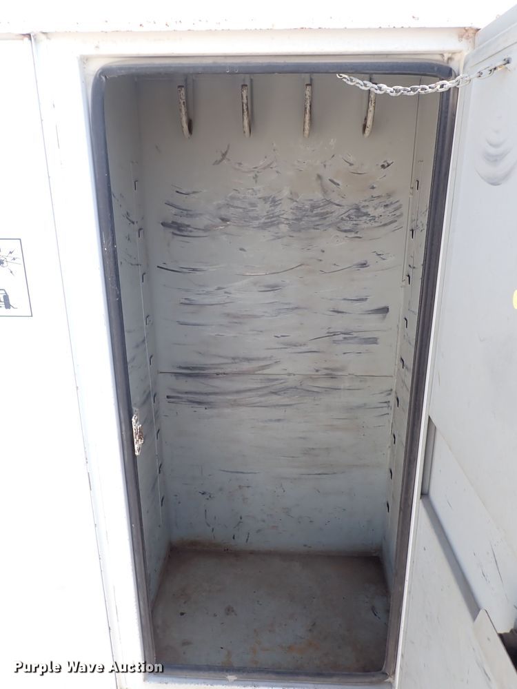 image for item DF5054 1997 Chevrolet C7500  bucket truck