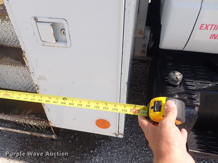 image for item DF5054 1997 Chevrolet C7500  bucket truck