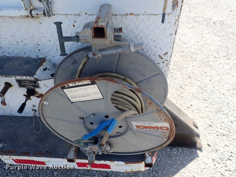 image for item DF5054 1997 Chevrolet C7500  bucket truck