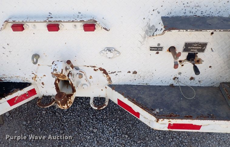 image for item DF5054 1997 Chevrolet C7500  bucket truck