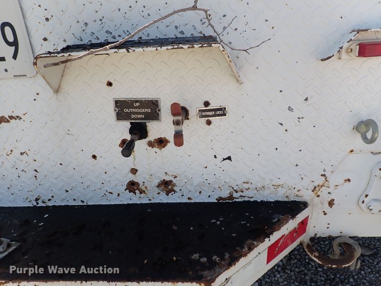 image for item DF5054 1997 Chevrolet C7500  bucket truck