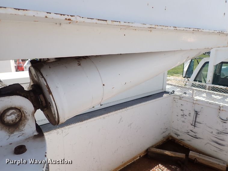 image for item DF5054 1997 Chevrolet C7500  bucket truck