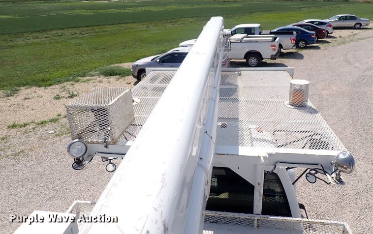 image for item DF5054 1997 Chevrolet C7500  bucket truck