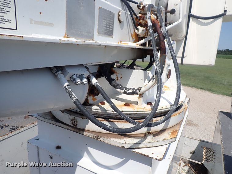 image for item DF5054 1997 Chevrolet C7500  bucket truck