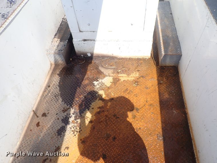 image for item DF5054 1997 Chevrolet C7500  bucket truck