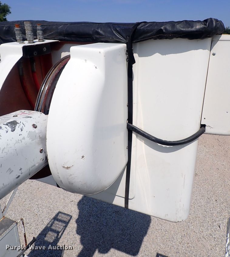 image for item DF5054 1997 Chevrolet C7500  bucket truck