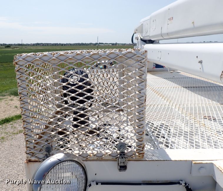 image for item DF5054 1997 Chevrolet C7500  bucket truck