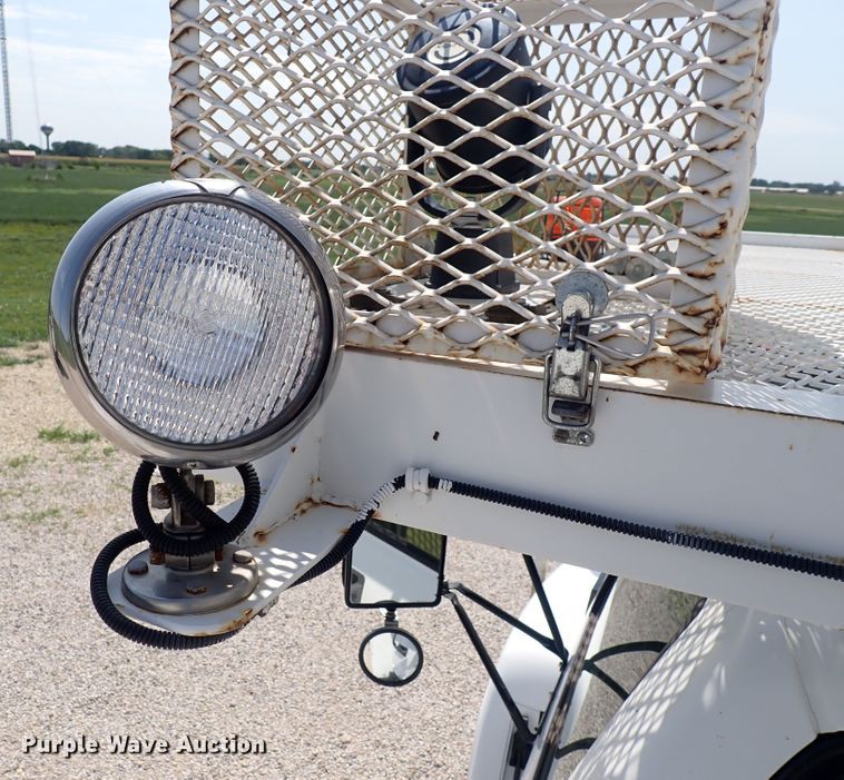 image for item DF5054 1997 Chevrolet C7500  bucket truck