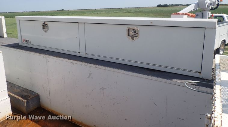 image for item DF5054 1997 Chevrolet C7500  bucket truck