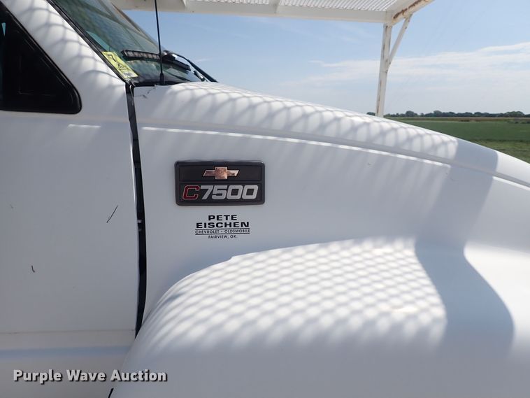 image for item DF5054 1997 Chevrolet C7500  bucket truck