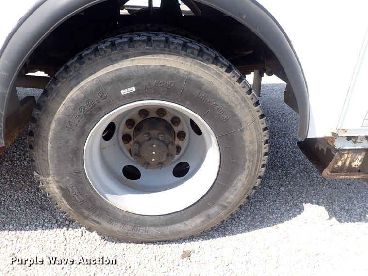 image for item DF5054 1997 Chevrolet C7500  bucket truck