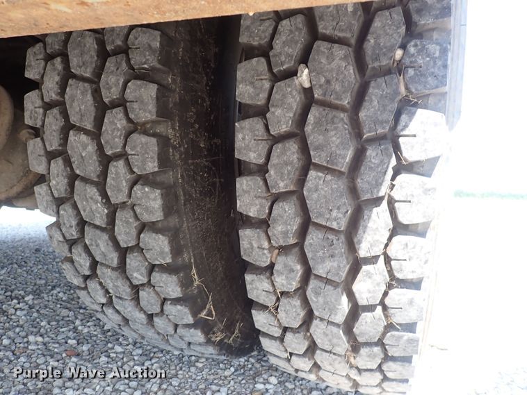 image for item DF5054 1997 Chevrolet C7500  bucket truck