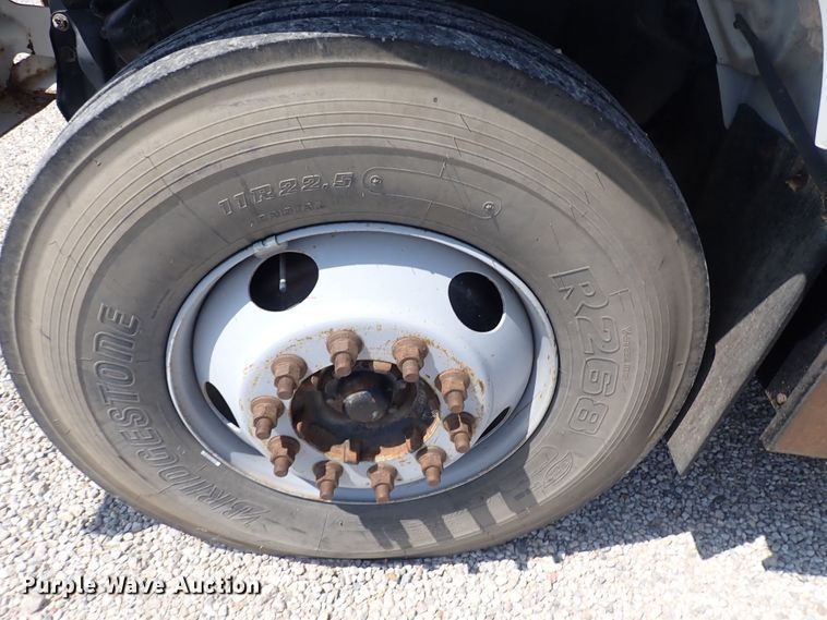 image for item DF5054 1997 Chevrolet C7500  bucket truck