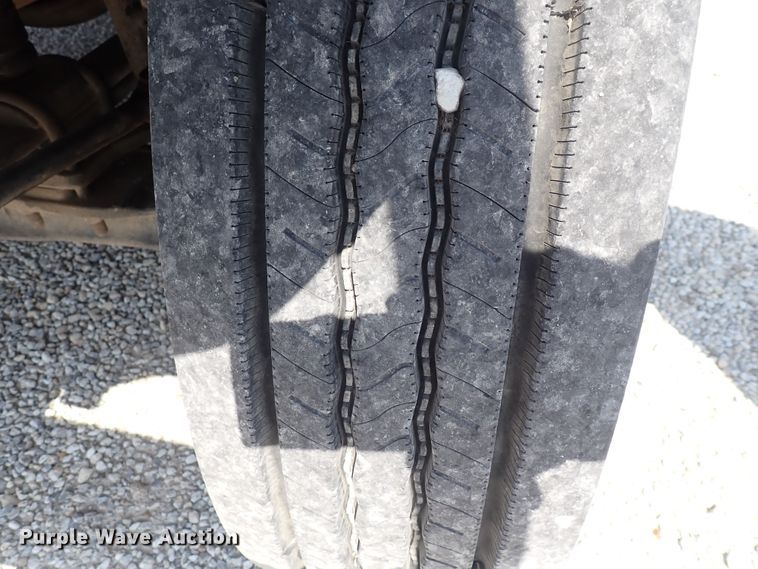 image for item DF5054 1997 Chevrolet C7500  bucket truck