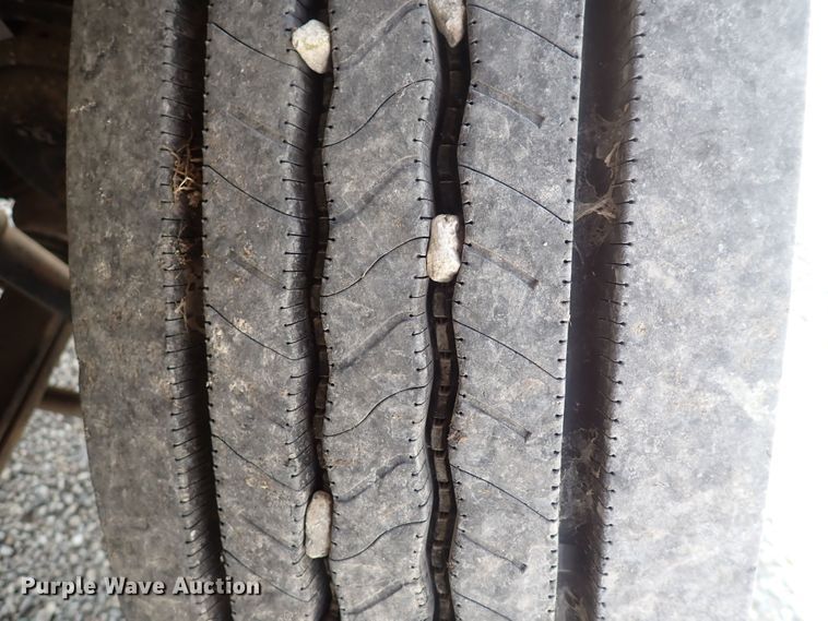 image for item DF5054 1997 Chevrolet C7500  bucket truck