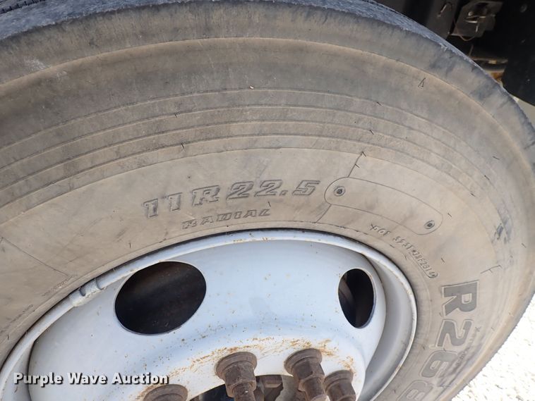 image for item DF5054 1997 Chevrolet C7500  bucket truck