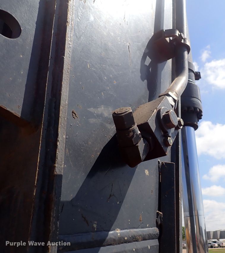 image for item DG2676 2011 John Deere 350G LC  excavator