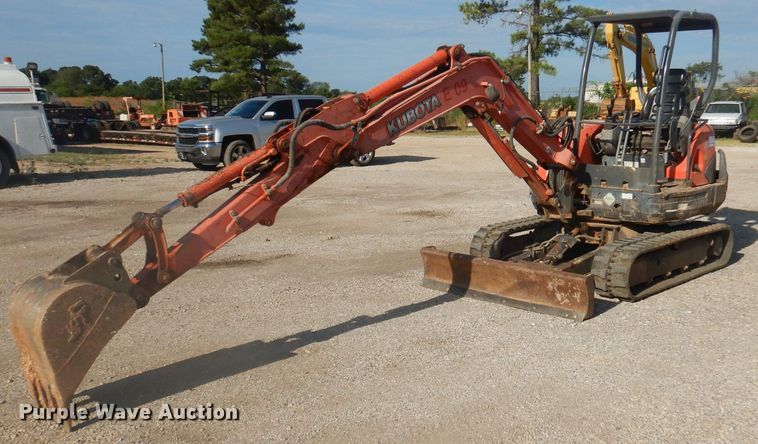 image for item DJ3845 2011 Kubota KX121-3ST  mini excavator