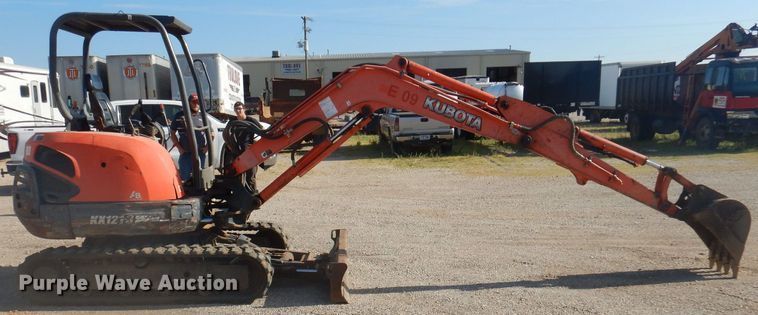image for item DJ3845 2011 Kubota KX121-3ST  mini excavator