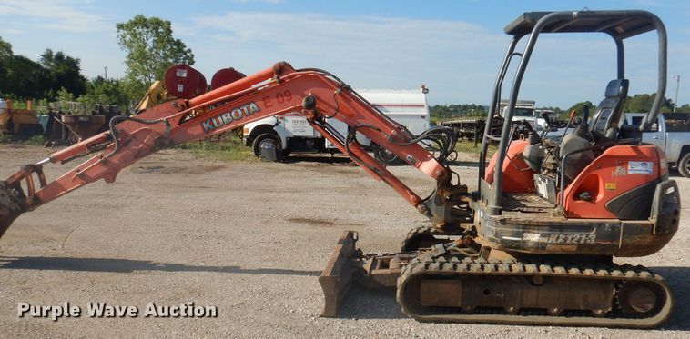 image for item DJ3845 2011 Kubota KX121-3ST  mini excavator