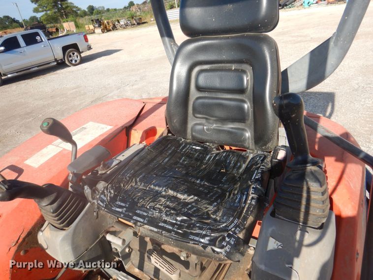 image for item DJ3845 2011 Kubota KX121-3ST  mini excavator