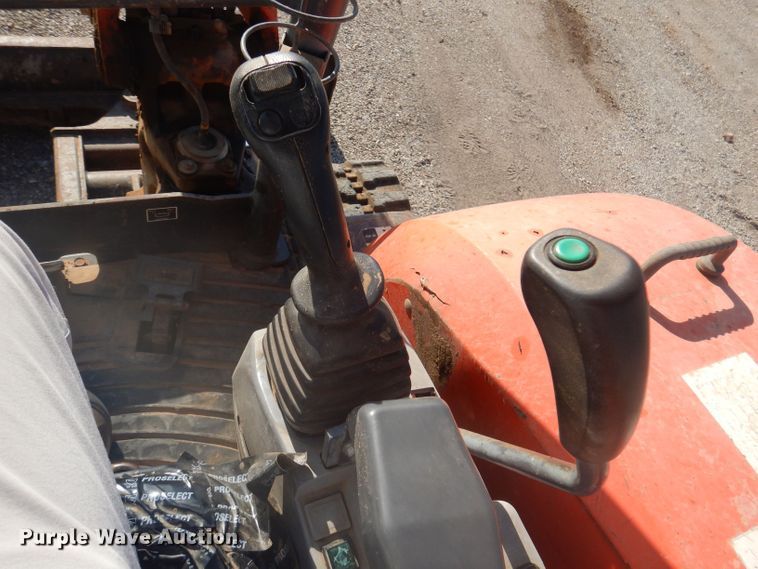 image for item DJ3845 2011 Kubota KX121-3ST  mini excavator