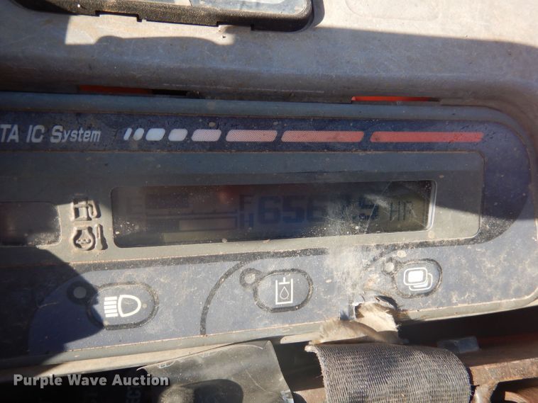 image for item DJ3845 2011 Kubota KX121-3ST  mini excavator