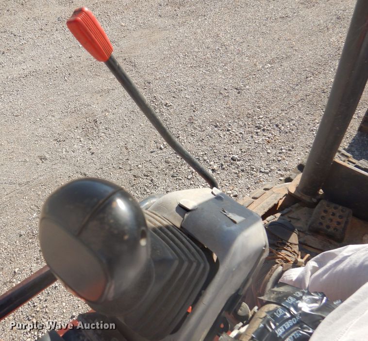 image for item DJ3845 2011 Kubota KX121-3ST  mini excavator