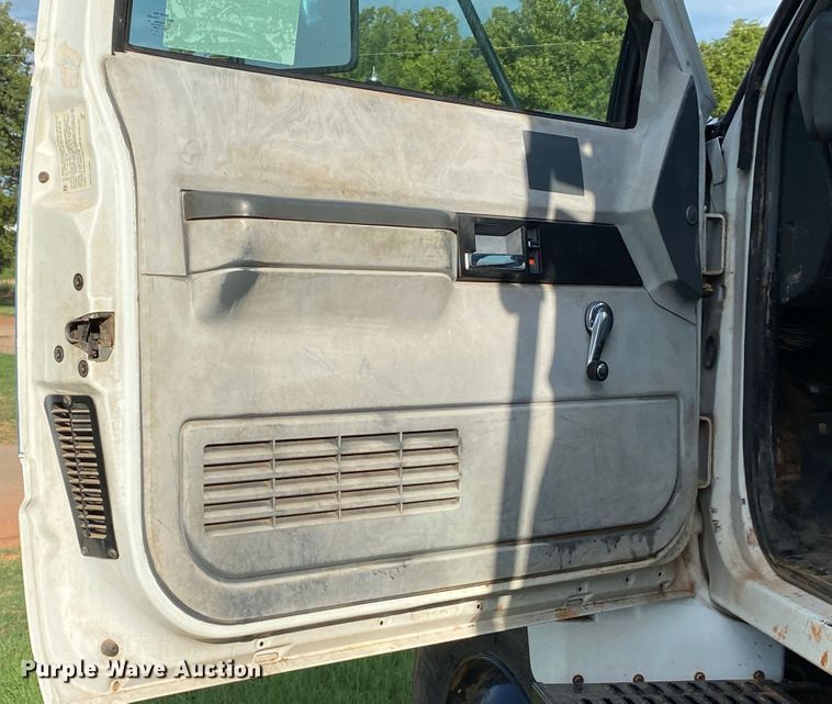 image for item DK6371 1999 Chevrolet C7500  dump truck