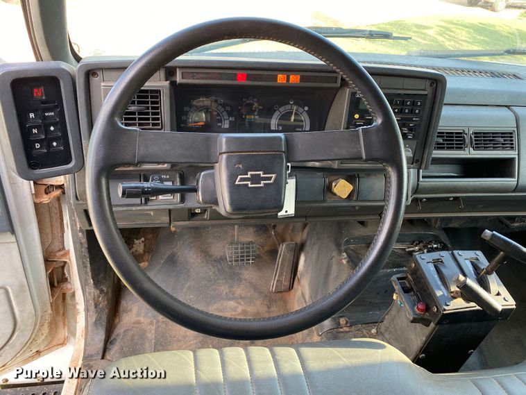 image for item DK6371 1999 Chevrolet C7500  dump truck