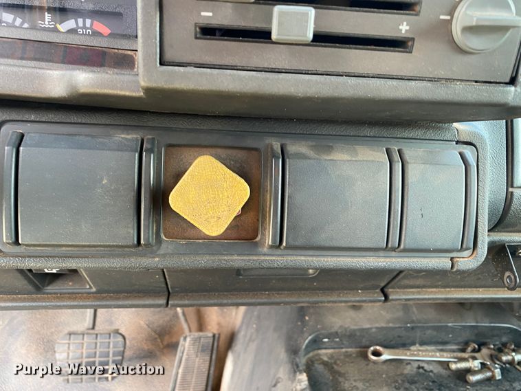 image for item DK6371 1999 Chevrolet C7500  dump truck