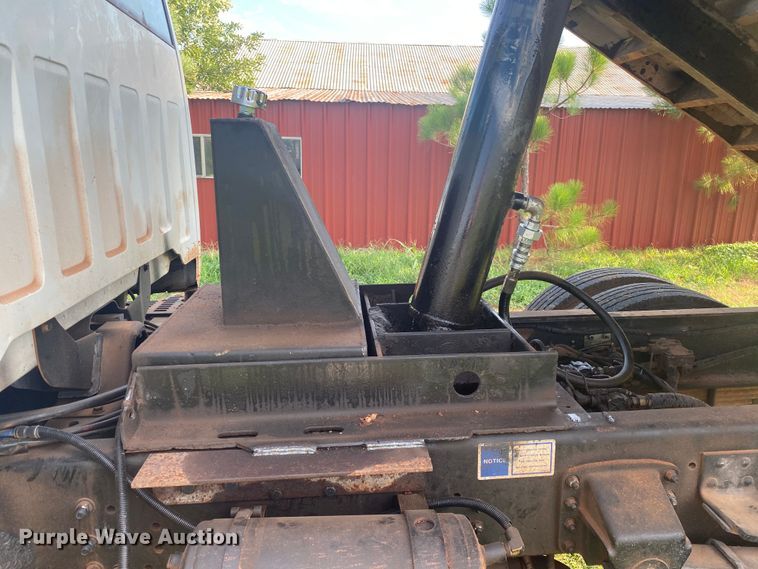 image for item DK6371 1999 Chevrolet C7500  dump truck