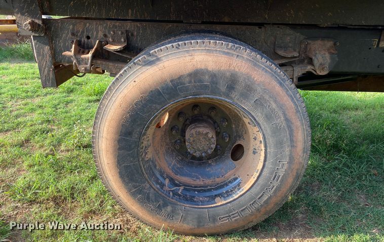 image for item DK6371 1999 Chevrolet C7500  dump truck