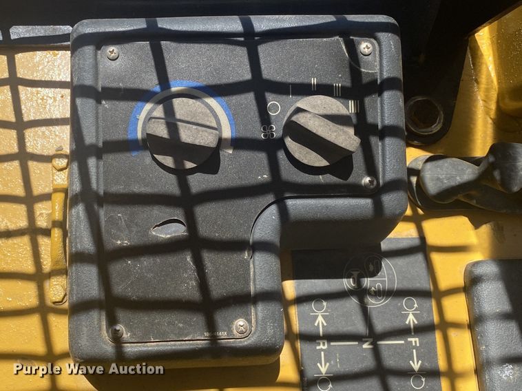 image for item DK6372 2003 Caterpillar D4G LGP  dozer