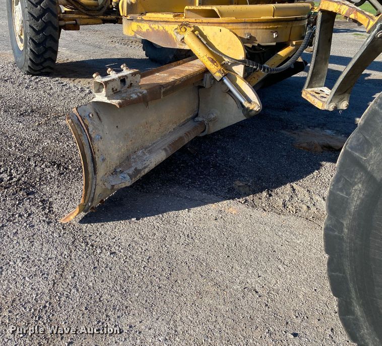 image for item DK6373 1998 Komatsu GD650AW-2CY  motor grader