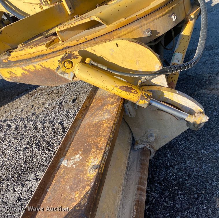 image for item DK6373 1998 Komatsu GD650AW-2CY  motor grader