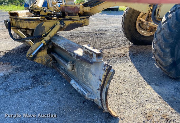 image for item DK6373 1998 Komatsu GD650AW-2CY  motor grader