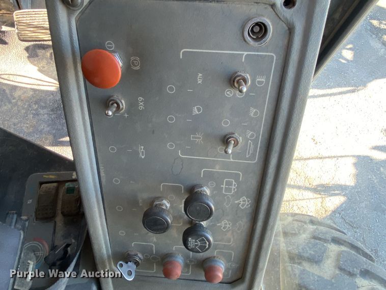 image for item DK6373 1998 Komatsu GD650AW-2CY  motor grader