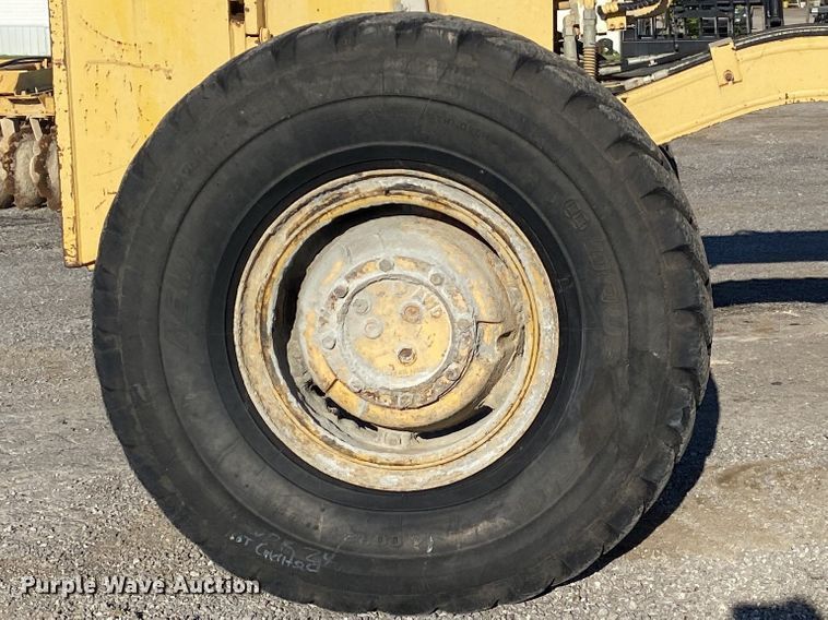 image for item DK6373 1998 Komatsu GD650AW-2CY  motor grader