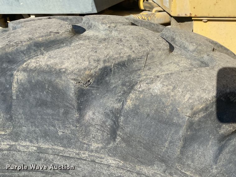 image for item DK6373 1998 Komatsu GD650AW-2CY  motor grader