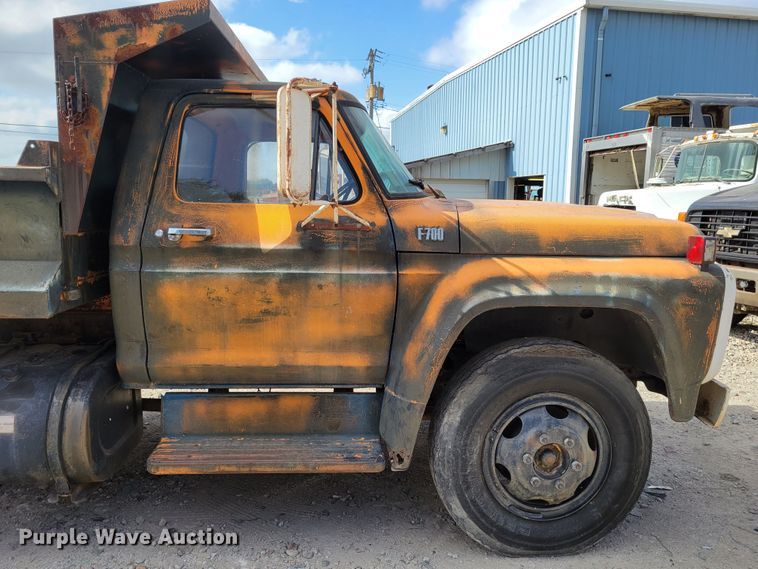 image for item DM2456 1978 Ford F700  dump truck