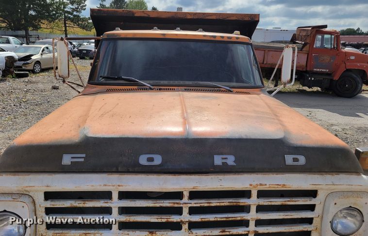 image for item DM2456 1978 Ford F700  dump truck